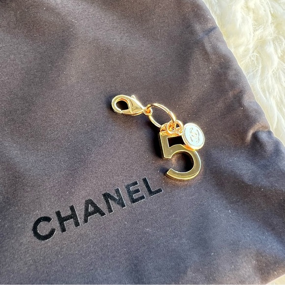 Chanel number 5 charm. - Picture 3 of 8
